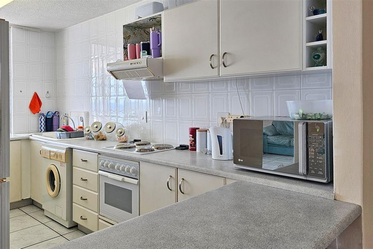 4 Bedroom, Spacious and Light Apartment - Photo 4