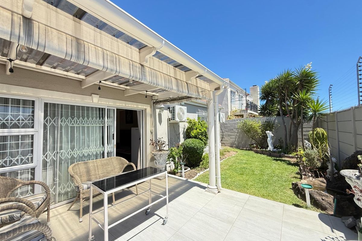 Modern 3 Bedroom Townhouse in a Secure Estate For Rent - Photo 4