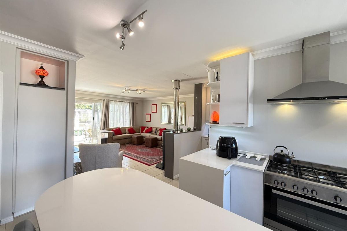 Modern 3 Bedroom Townhouse in a Secure Estate For Rent - Photo 5