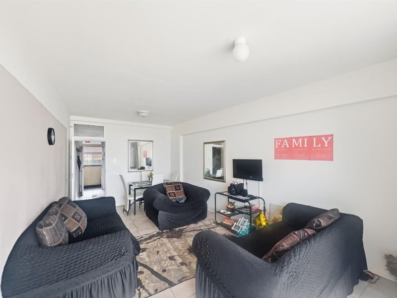 2 Bedroom Apartment For Sale in South Beach, Durban, KwaZulu-Natal - Photo 5