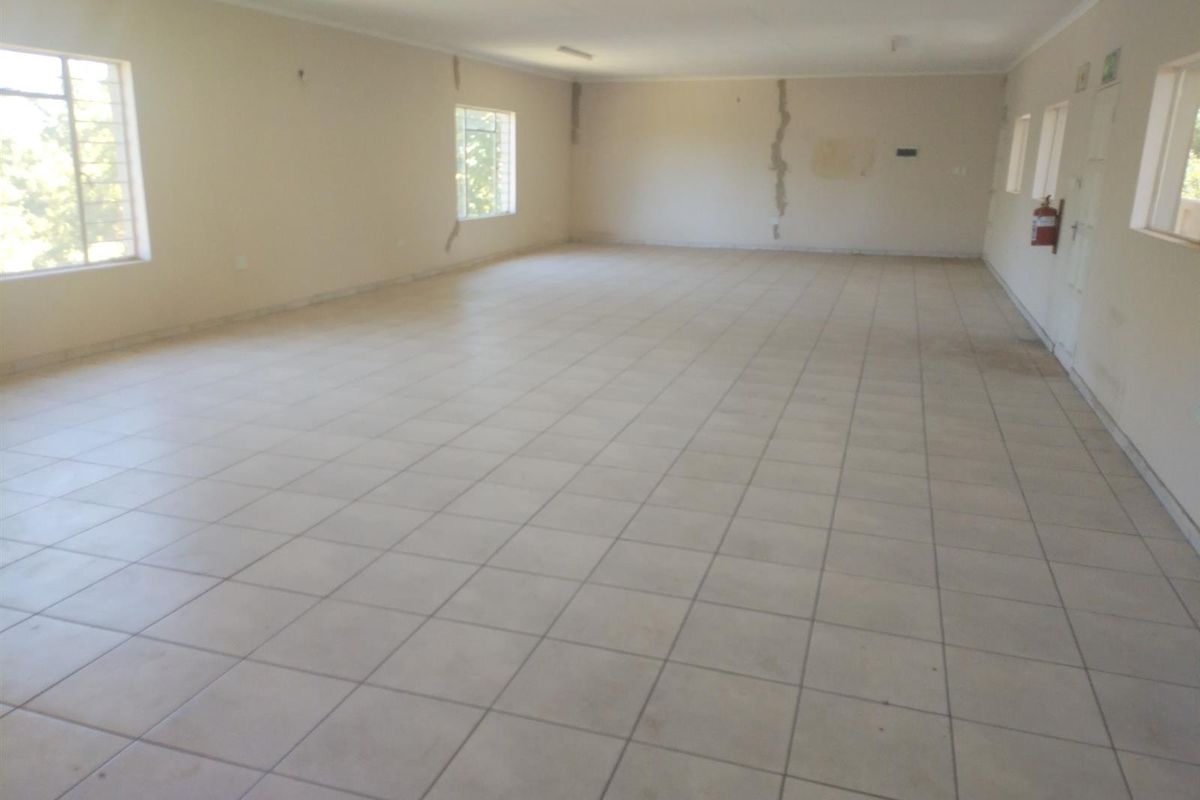 Private School/ Training Center property to let - Photo 3