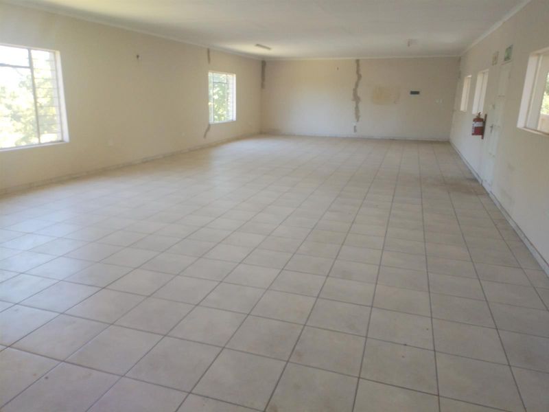 Private School/ Training Center property to let - Photo 3