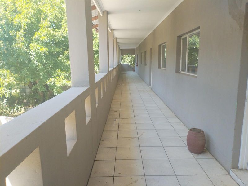 Private School/ Training Center property to let - Photo 2