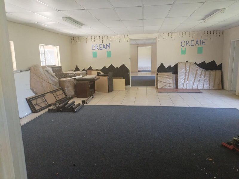 Private School/ Training Center property to let - Photo 7