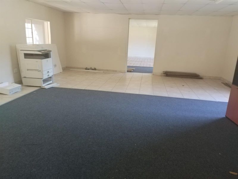 Private School/ Training Center property to let - Photo 8