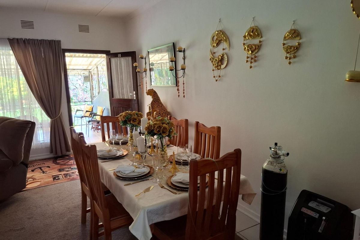 Super spacious townhouse in Uvongo - Photo 3