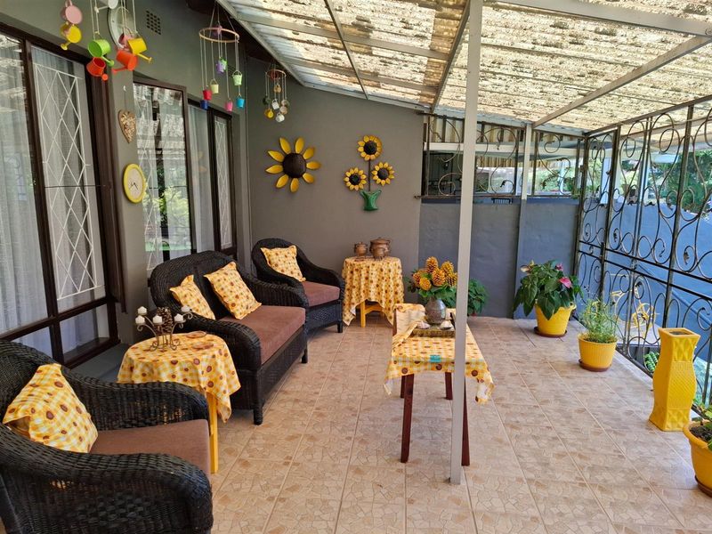 Super spacious townhouse in Uvongo - Photo 2