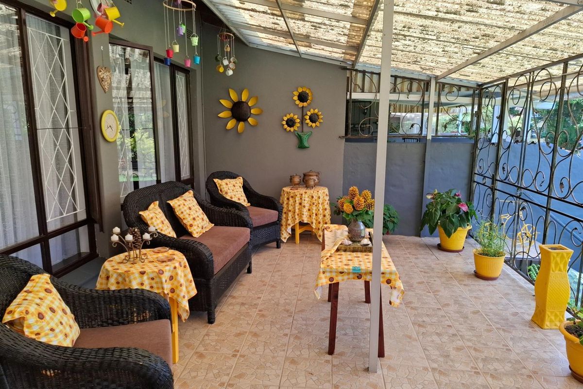 Super spacious townhouse in Uvongo - Photo 2