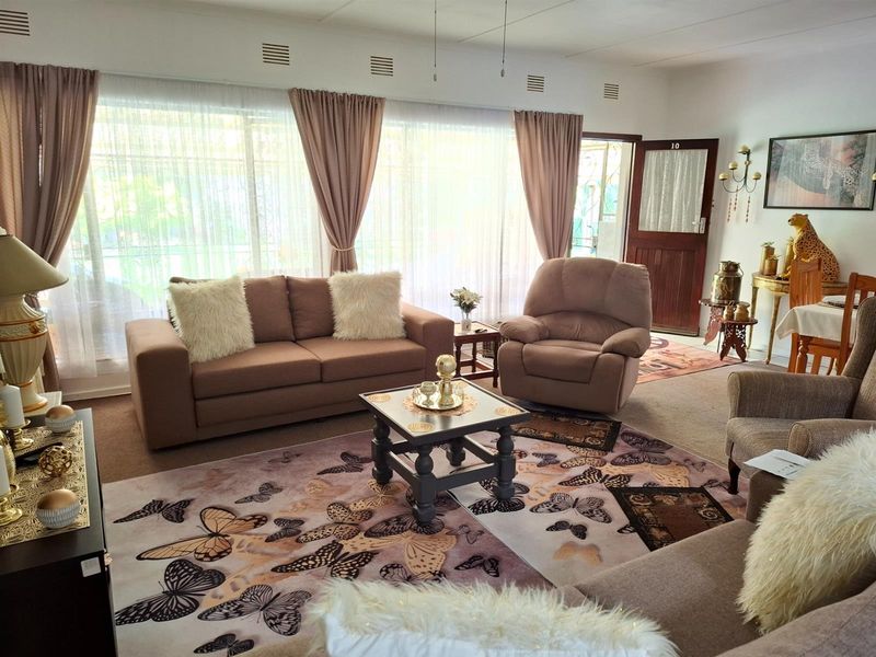 Super spacious townhouse in Uvongo - Photo 5