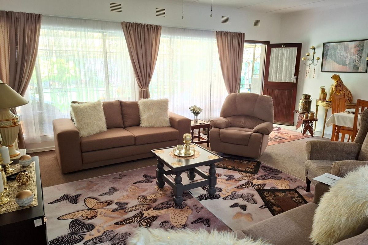 Super spacious townhouse in Uvongo - Photo 5