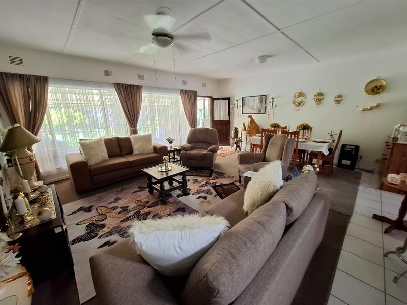 Super spacious townhouse in Uvongo - Photo 4