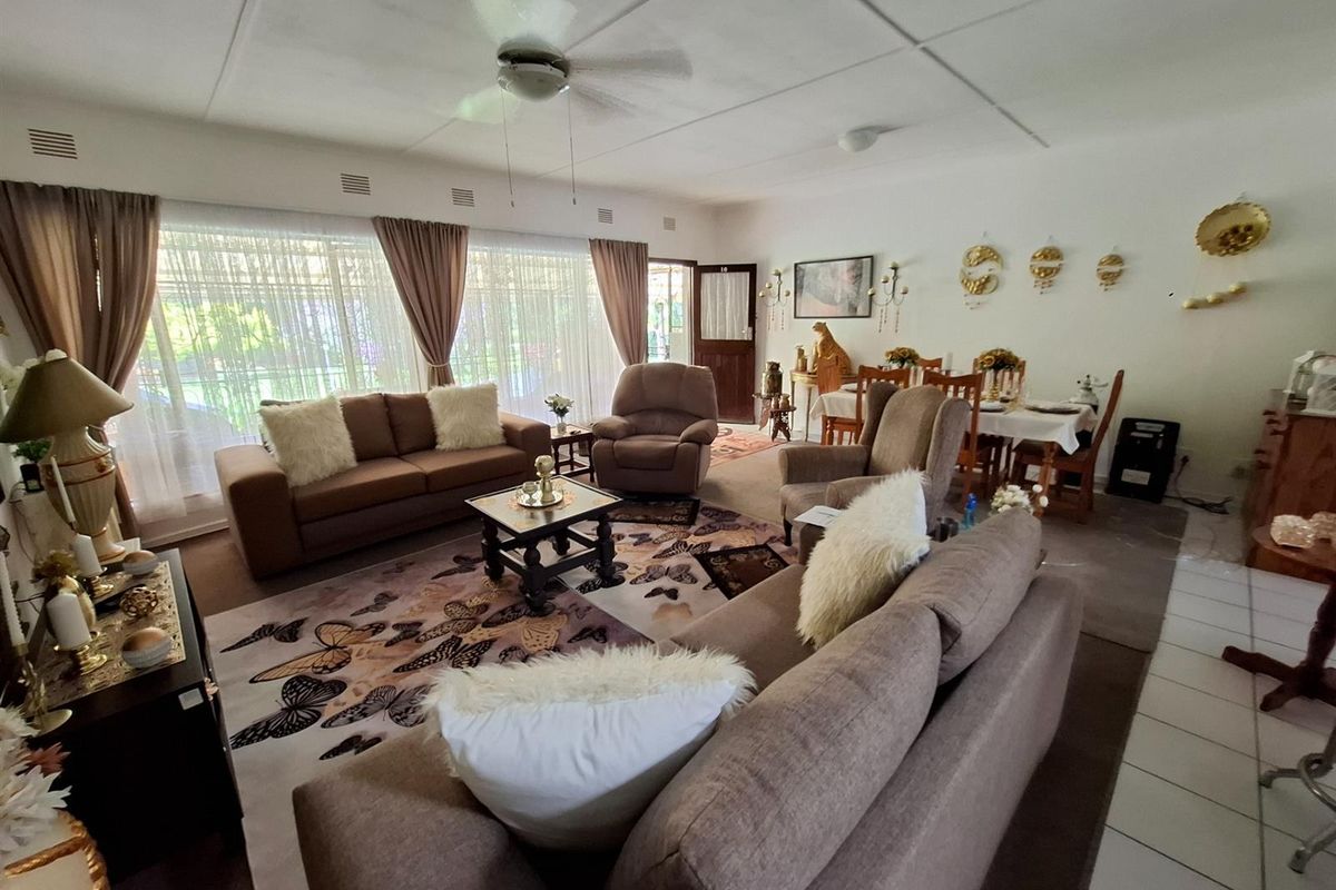 Super spacious townhouse in Uvongo - Photo 4