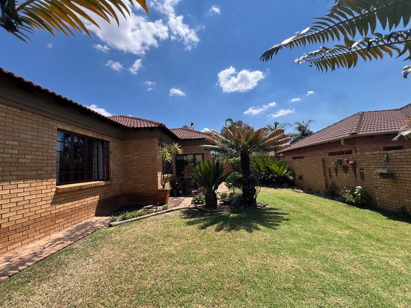 3 Bedroom House For Sale in Centurion Thatchfield - Photo 2