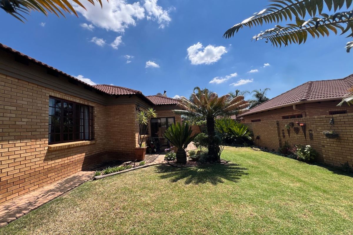 3 Bedroom House For Sale in Centurion Thatchfield - Photo 2