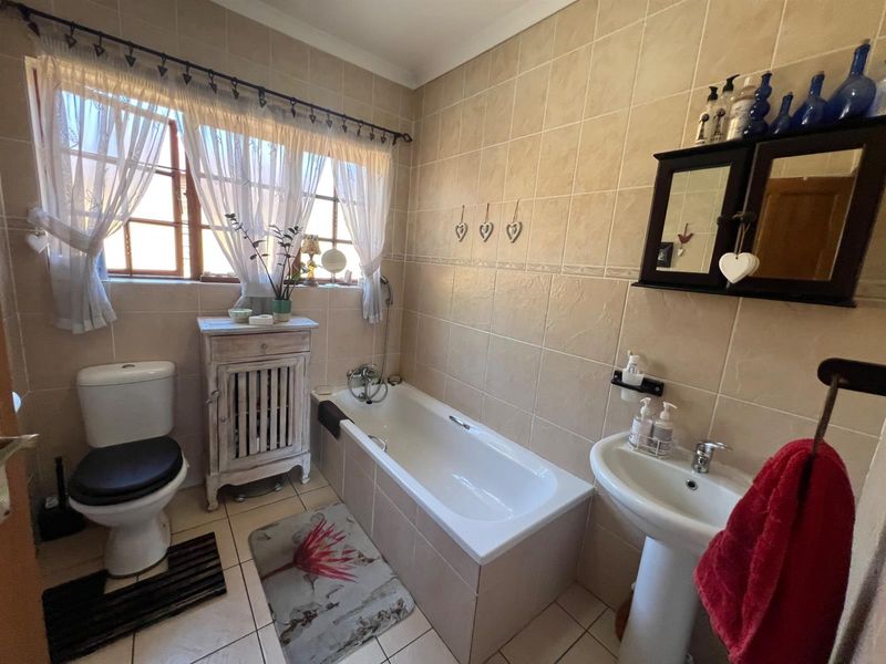 3 Bedroom House For Sale in Centurion Thatchfield - Photo 10