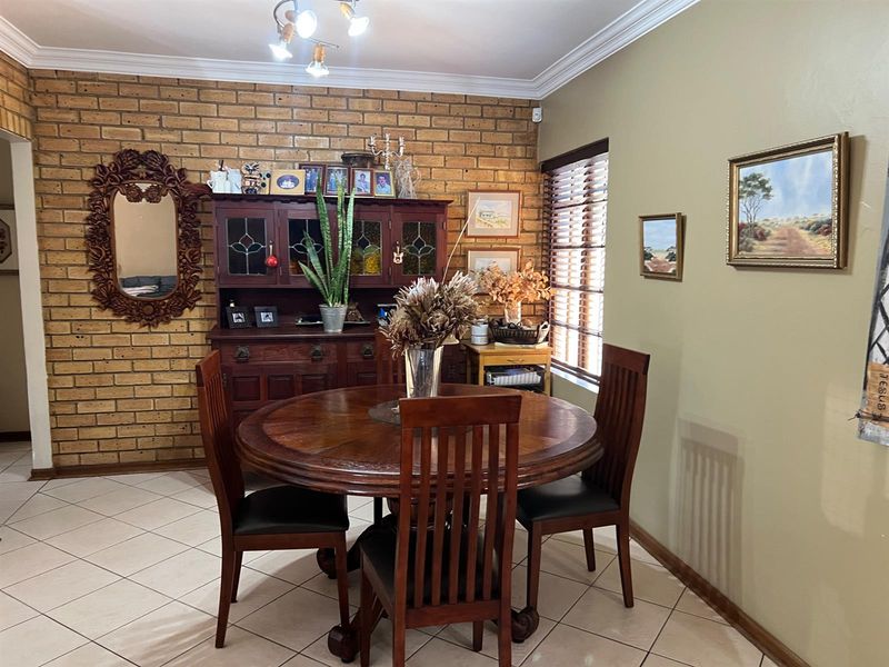 3 Bedroom House For Sale in Centurion Thatchfield - Photo 8