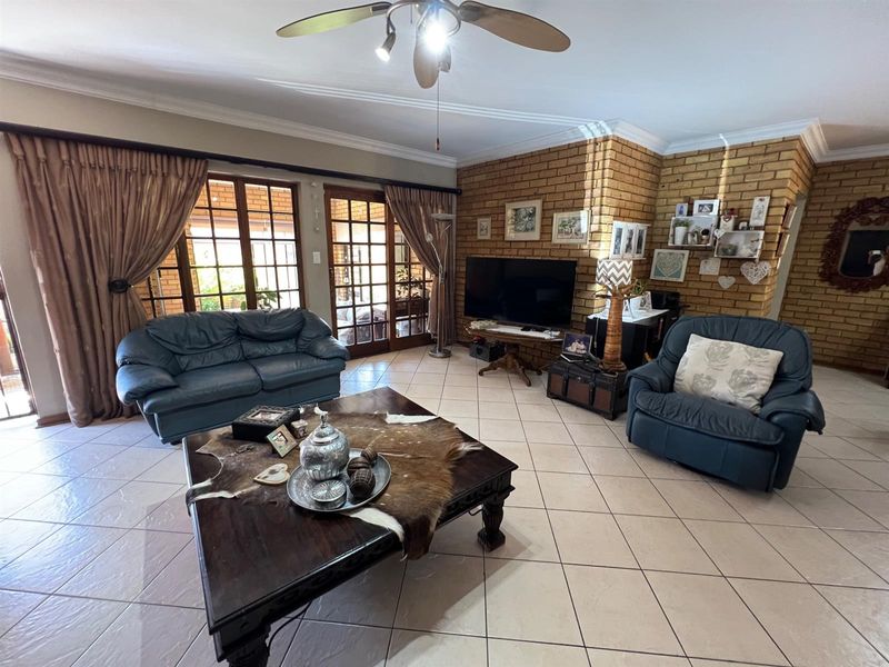 3 Bedroom House For Sale in Centurion Thatchfield - Photo 7