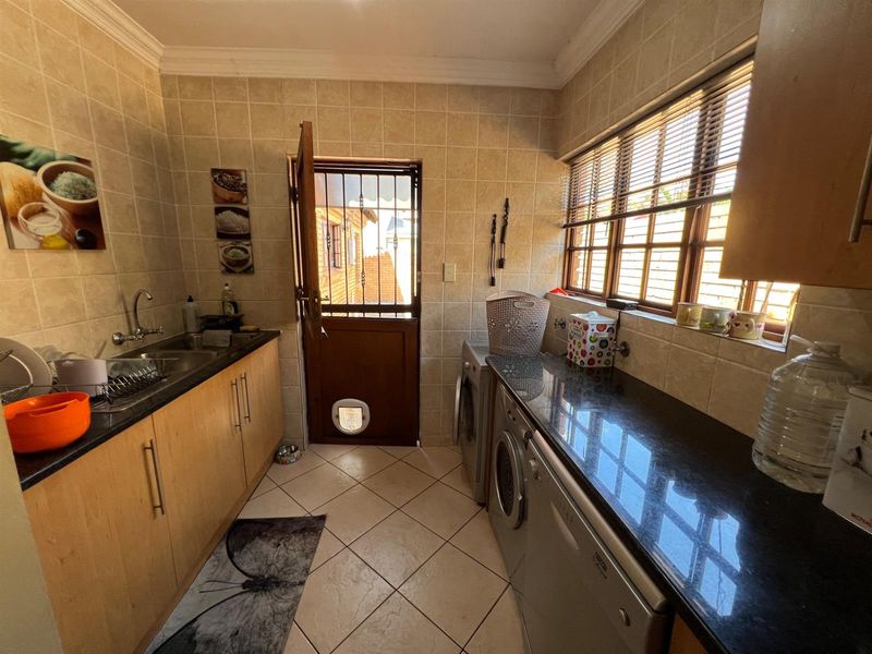 3 Bedroom House For Sale in Centurion Thatchfield - Photo 6