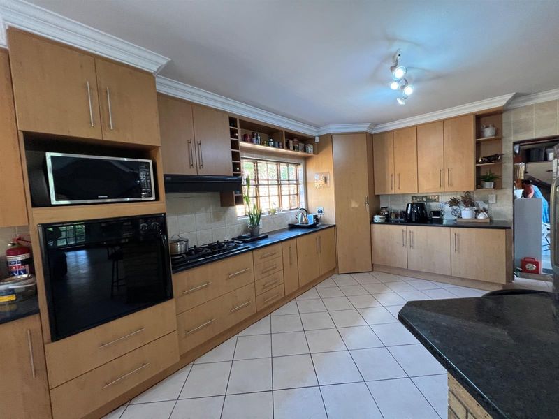 3 Bedroom House For Sale in Centurion Thatchfield - Photo 3