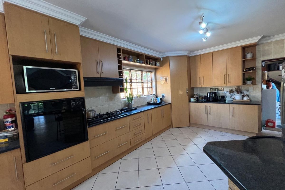 3 Bedroom House For Sale in Centurion Thatchfield - Photo 3