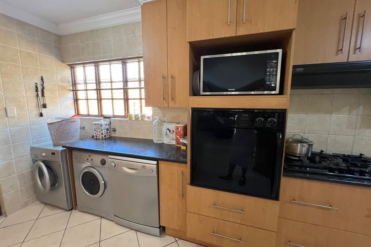 3 Bedroom House For Sale in Centurion Thatchfield - Photo 5