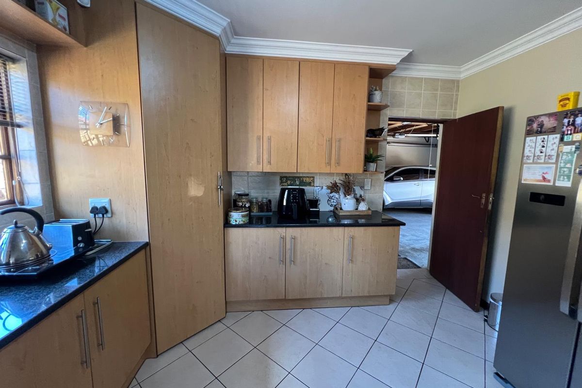 3 Bedroom House For Sale in Centurion Thatchfield - Photo 4