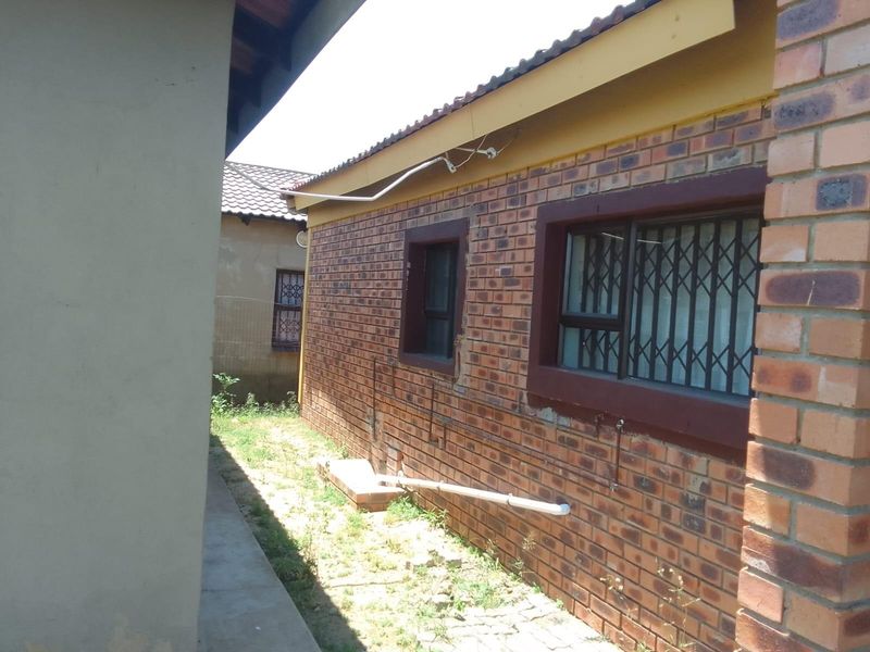 House For Sale in Osizweni, Newcastle, KwaZulu Natal - Photo 9