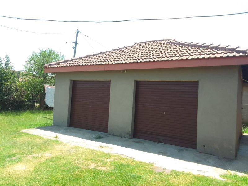 House For Sale in Osizweni, Newcastle, KwaZulu Natal - Photo 4