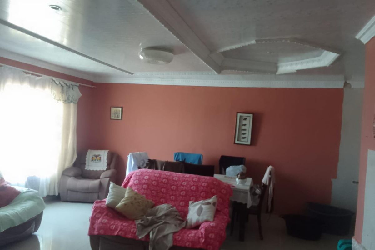House For Sale in Osizweni, Newcastle, KwaZulu Natal - Photo 3