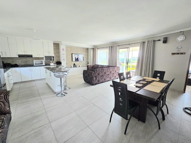 Townhouse For Sale in Longbeach, KwaZulu Natal - Photo 5