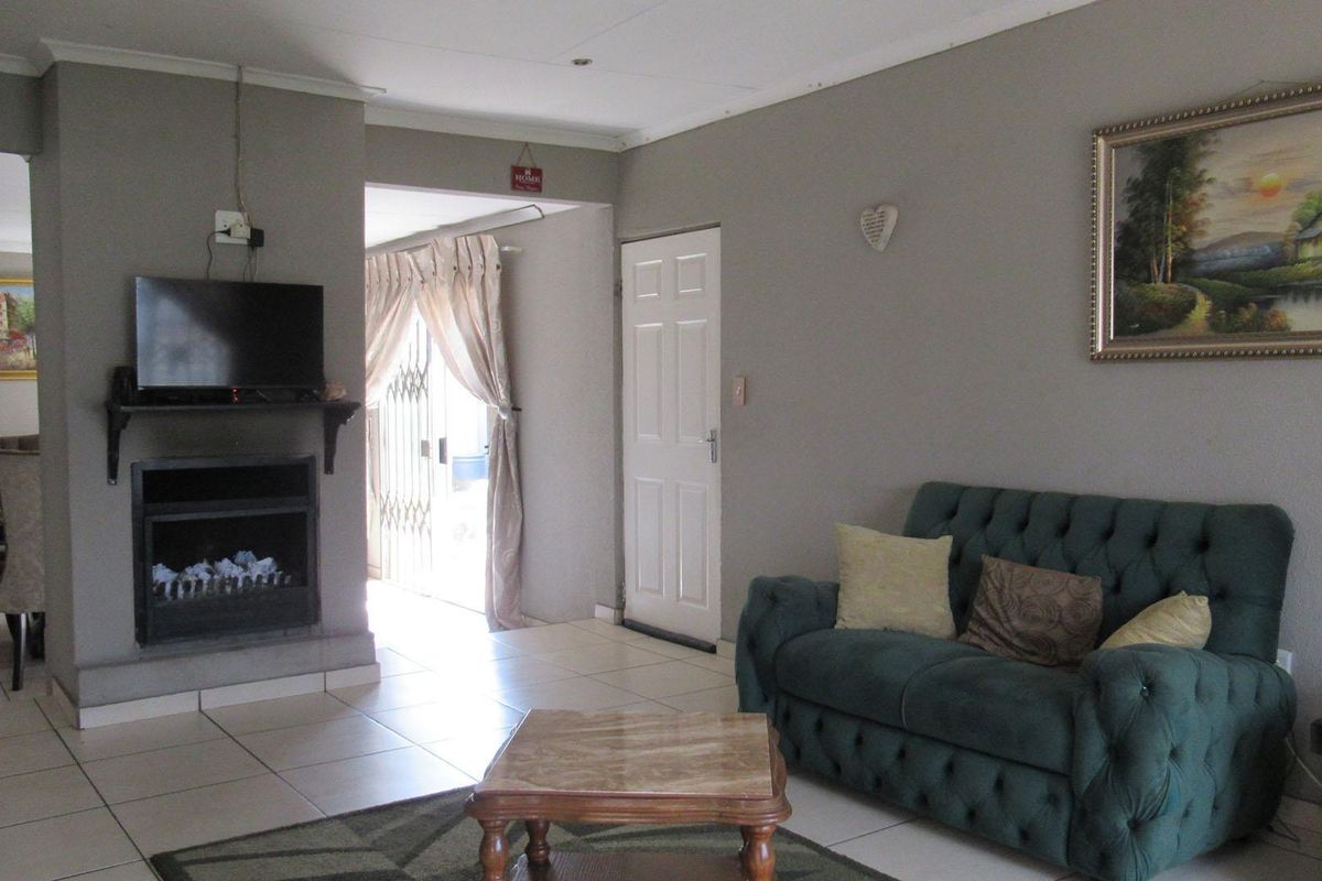 House For Sale in Alveda, Johannesburg - Photo 2