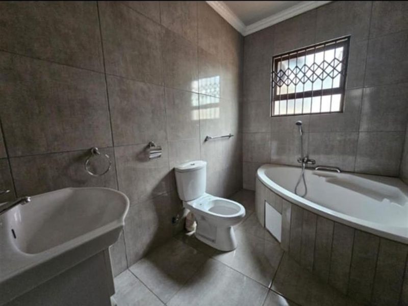 House For Sale in Serala View, Polokwane - Photo 8