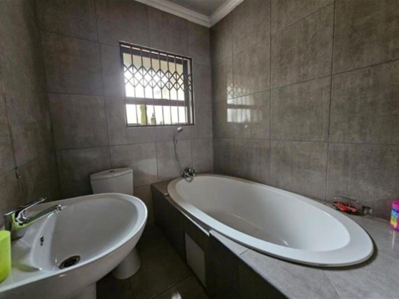 House For Sale in Serala View, Polokwane - Photo 7