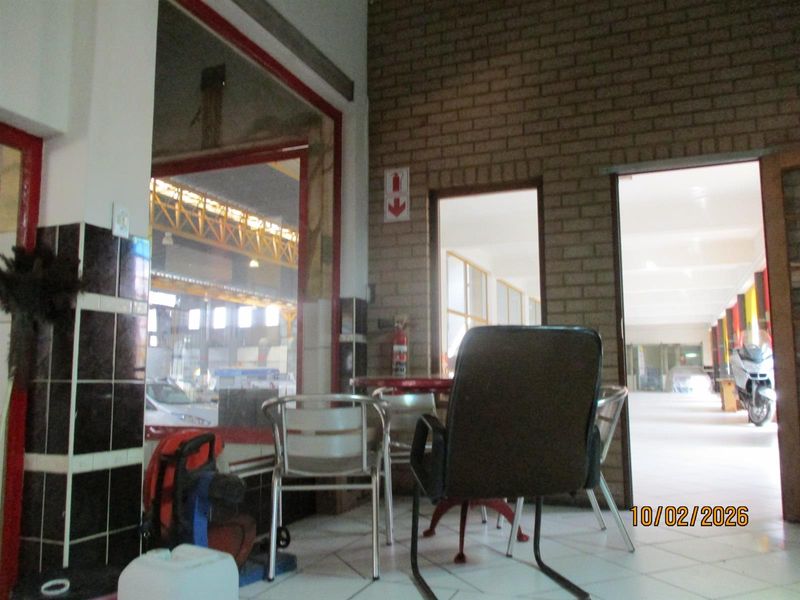 MIX-USE BUILDING FOR SALE IN TROJAN, JOHANNESBURG - Photo 3