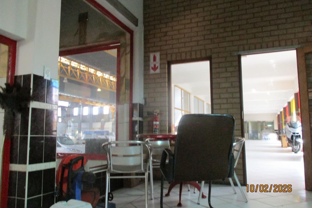 MIX-USE BUILDING FOR SALE IN TROJAN, JOHANNESBURG - Photo 3