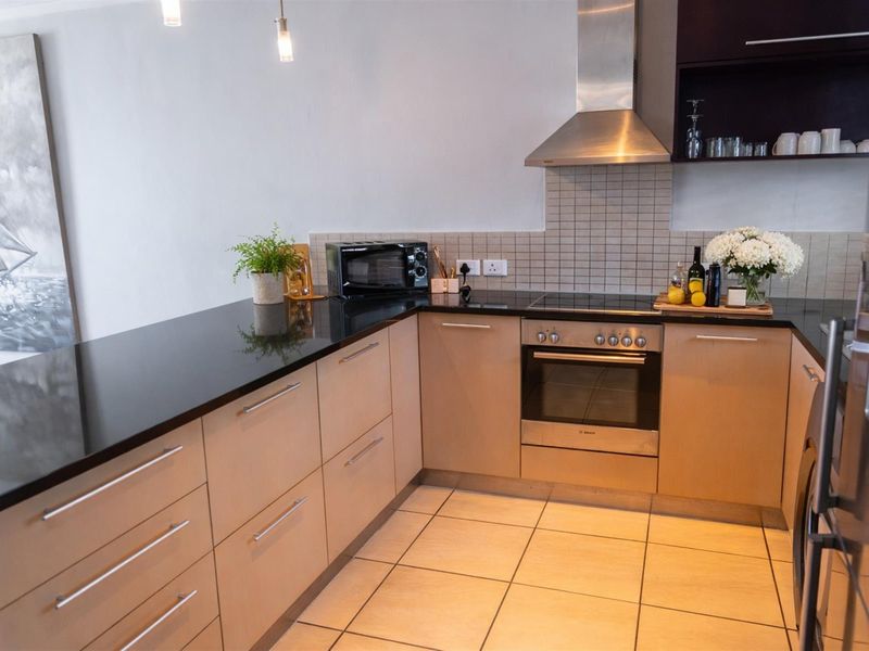 Airbnb Approved ICON Building Apartment | Walk to CTICC | Fully Furnished Investment | Foreshore - Photo 5