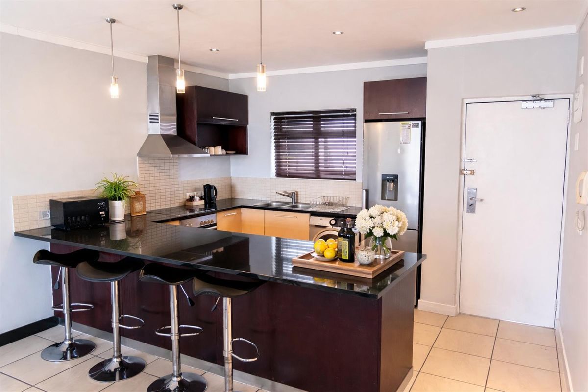 Airbnb Approved ICON Building Apartment | Walk to CTICC | Fully Furnished Investment | Foreshore - Photo 4