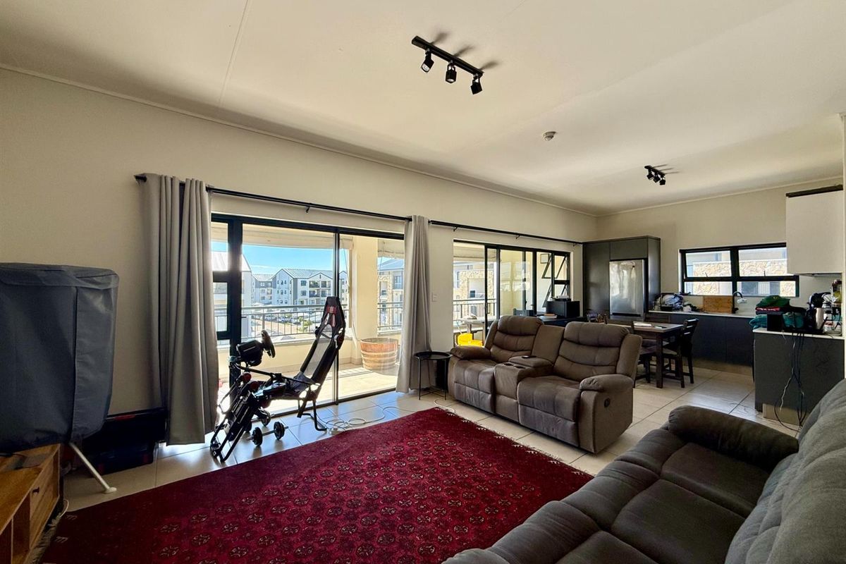 2-Bedroom Penthouse in The Huntsman Estate, Somerset West, Western Cape - Photo 3
