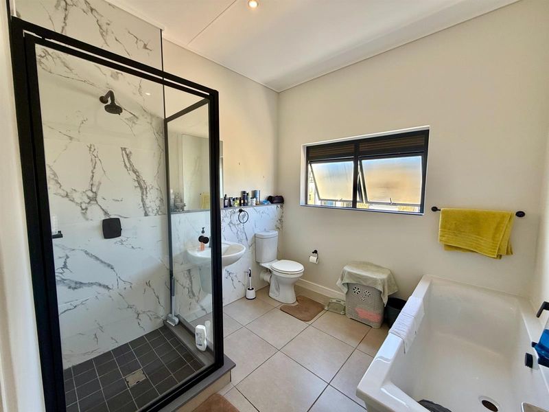 2-Bedroom Penthouse in The Huntsman Estate, Somerset West, Western Cape - Photo 7