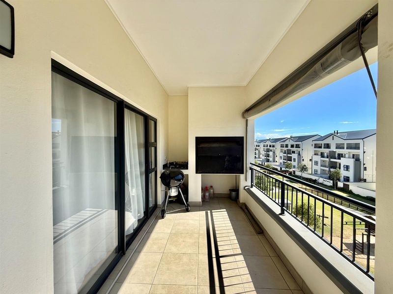 2-Bedroom Penthouse in The Huntsman Estate, Somerset West, Western Cape - Photo 5