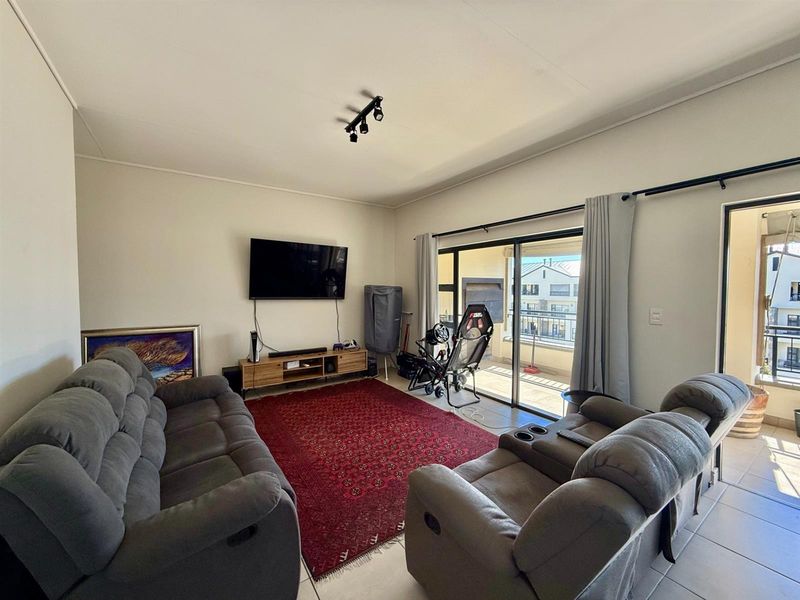 2-Bedroom Penthouse in The Huntsman Estate, Somerset West, Western Cape - Photo 4