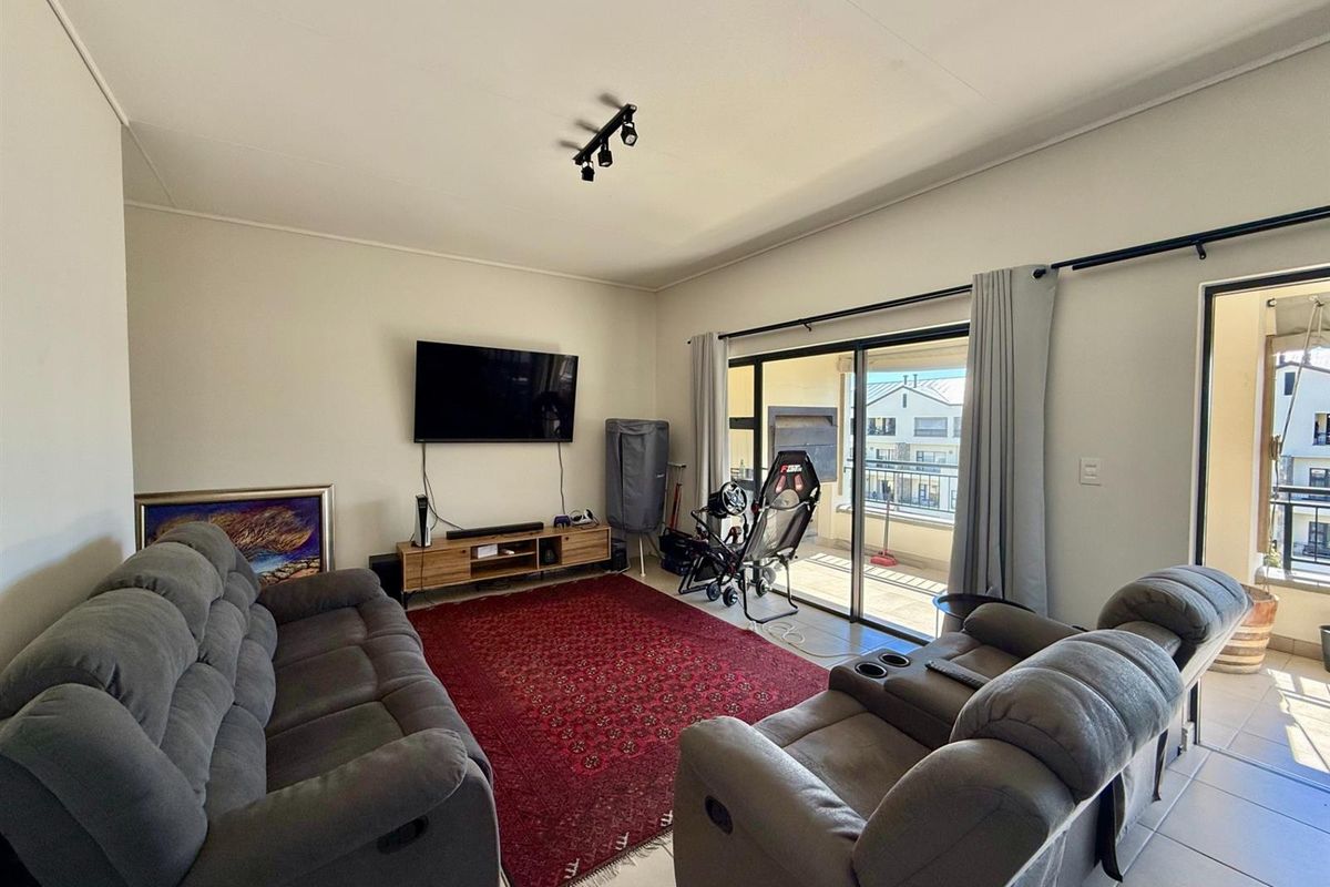 2-Bedroom Penthouse in The Huntsman Estate, Somerset West, Western Cape - Photo 4