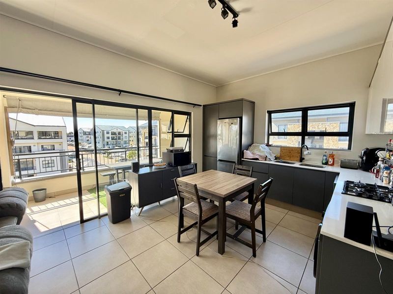 2-Bedroom Penthouse in The Huntsman Estate, Somerset West, Western Cape - Photo 1