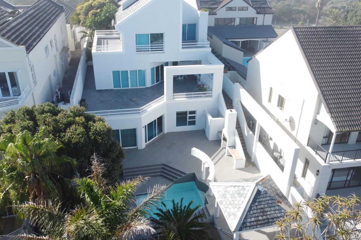 A Refined Five-Bedroom Marina Masterpiece - Photo 2