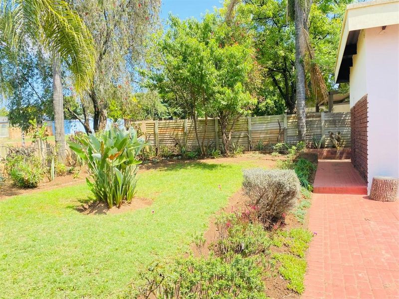 House For Sale in Huttenheights, Newcastle, KwaZulu Natal - Photo 2