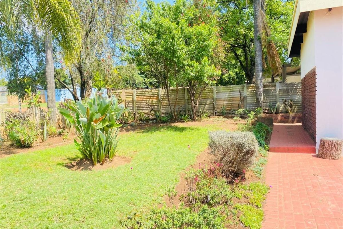 House For Sale in Huttenheights, Newcastle, KwaZulu Natal - Photo 2