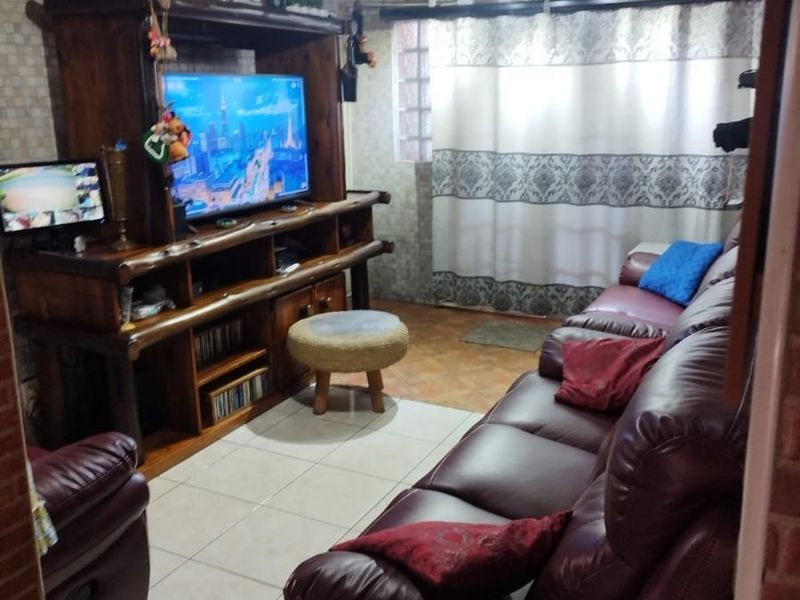 House For Sale in Phoenix, KwaZulu Natal - Photo 8