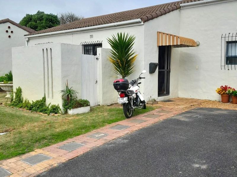 3-Bedroom Home on the Vlei - Peaceful Waterfront Living (Available 1 April 2026) - Photo 1