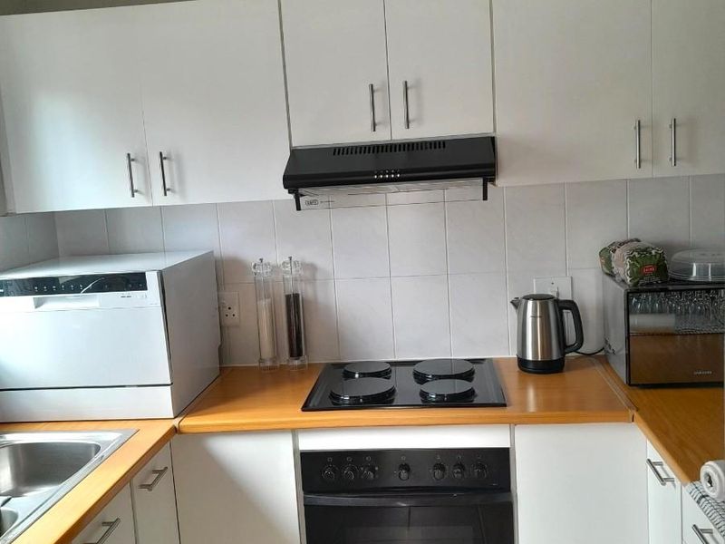 3-Bedroom Home on the Vlei - Peaceful Waterfront Living (Available 1 April 2026) - Photo 3
