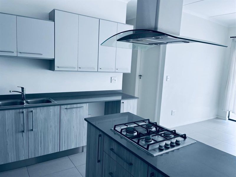 Apartment For Sale in Erand Gardens, Midrand - Photo 2